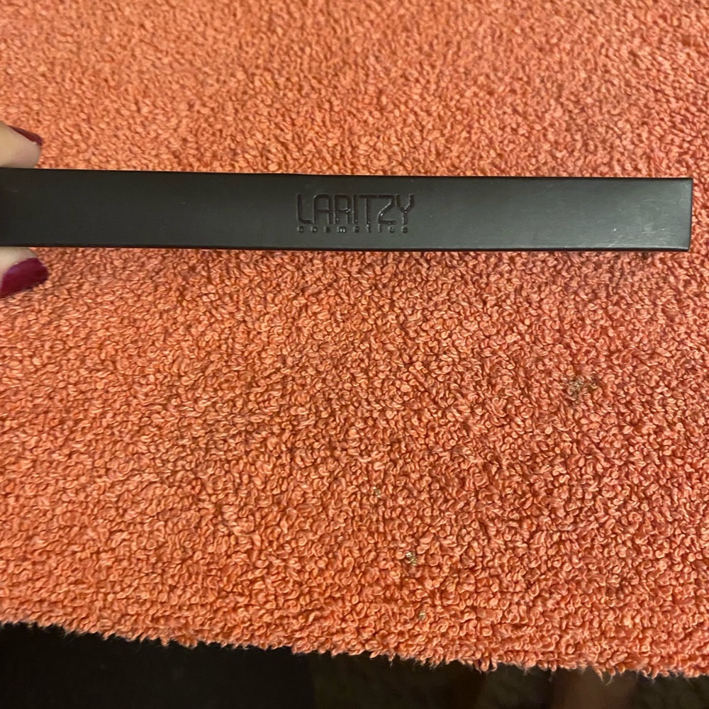 Laritzy gel lip liner